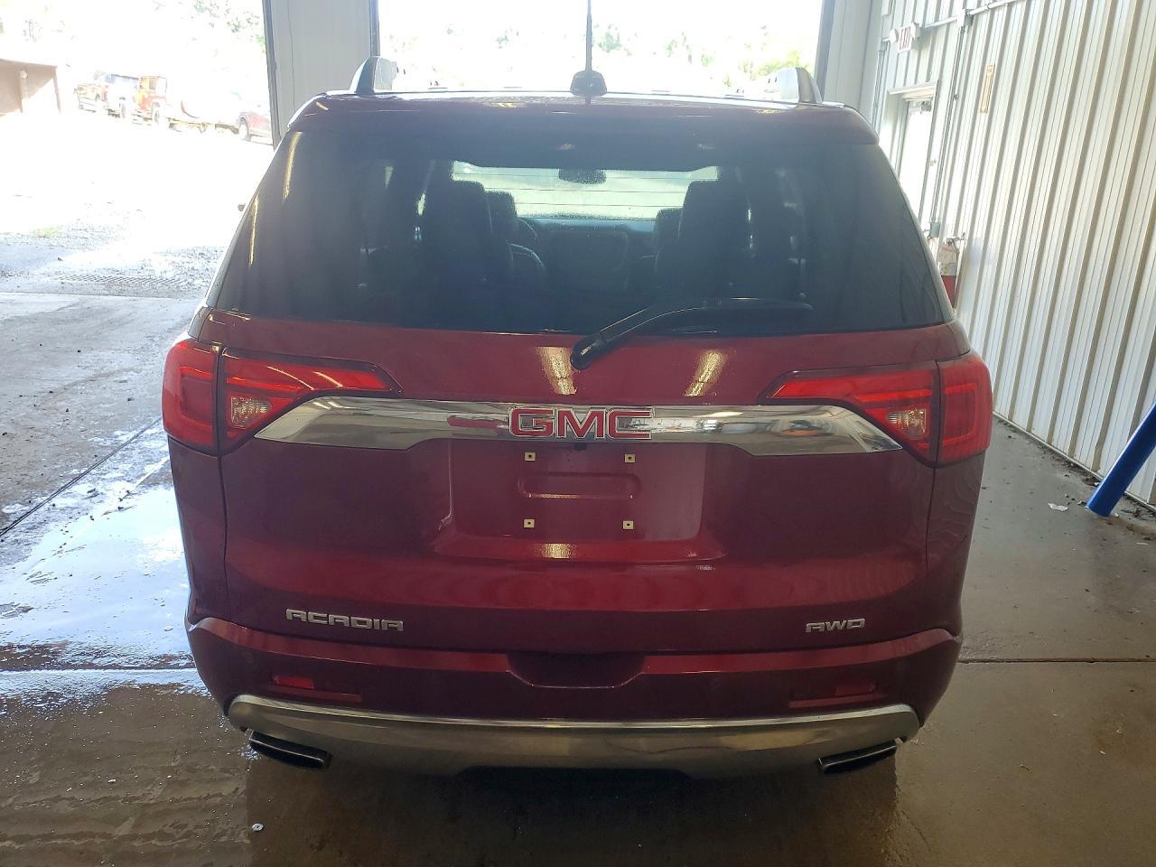 2017 GMC Acadia Denali - Фото 6
