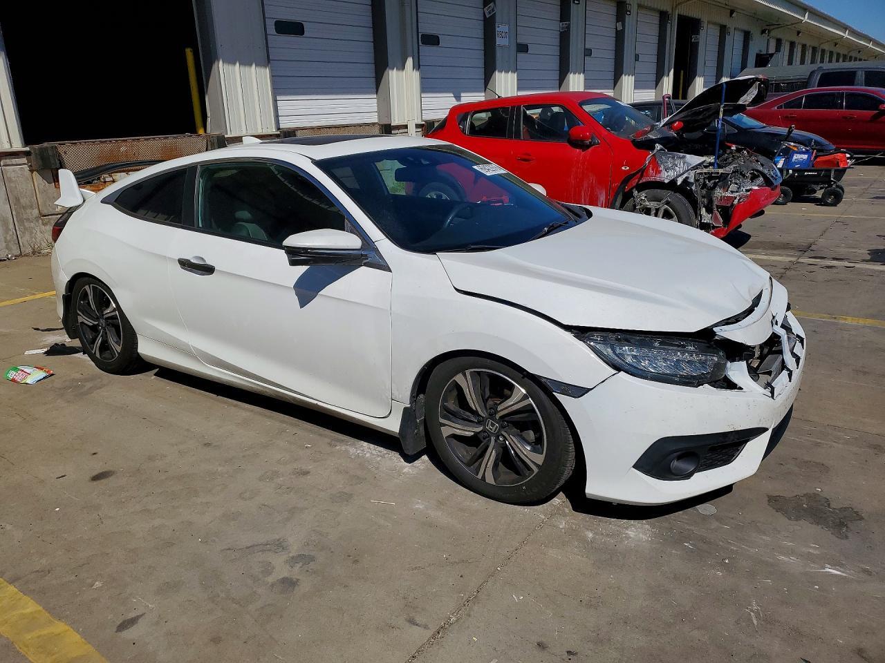 2016 Honda Civic Touring - Image 4