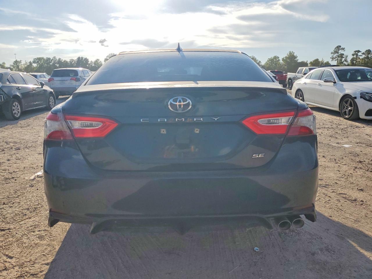 2019 Toyota Camry Se - Image 6