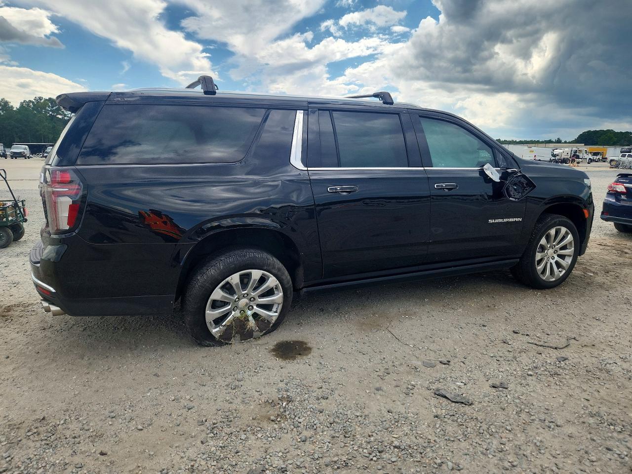 2023 Chevrolet Suburban K1500 Premier - Image 3