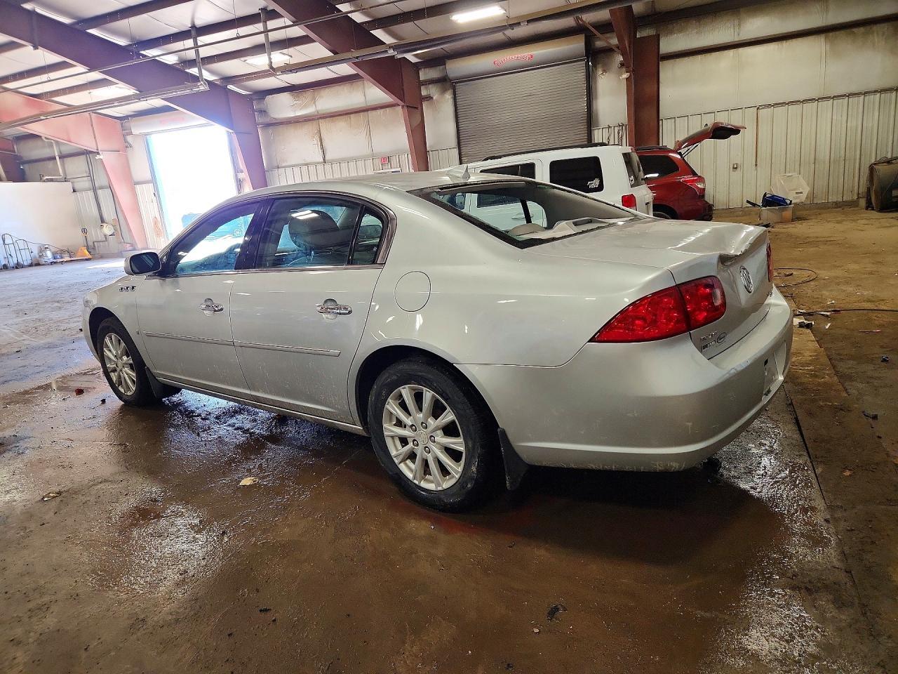 2009 Buick Lucerne Cxl - Image 2