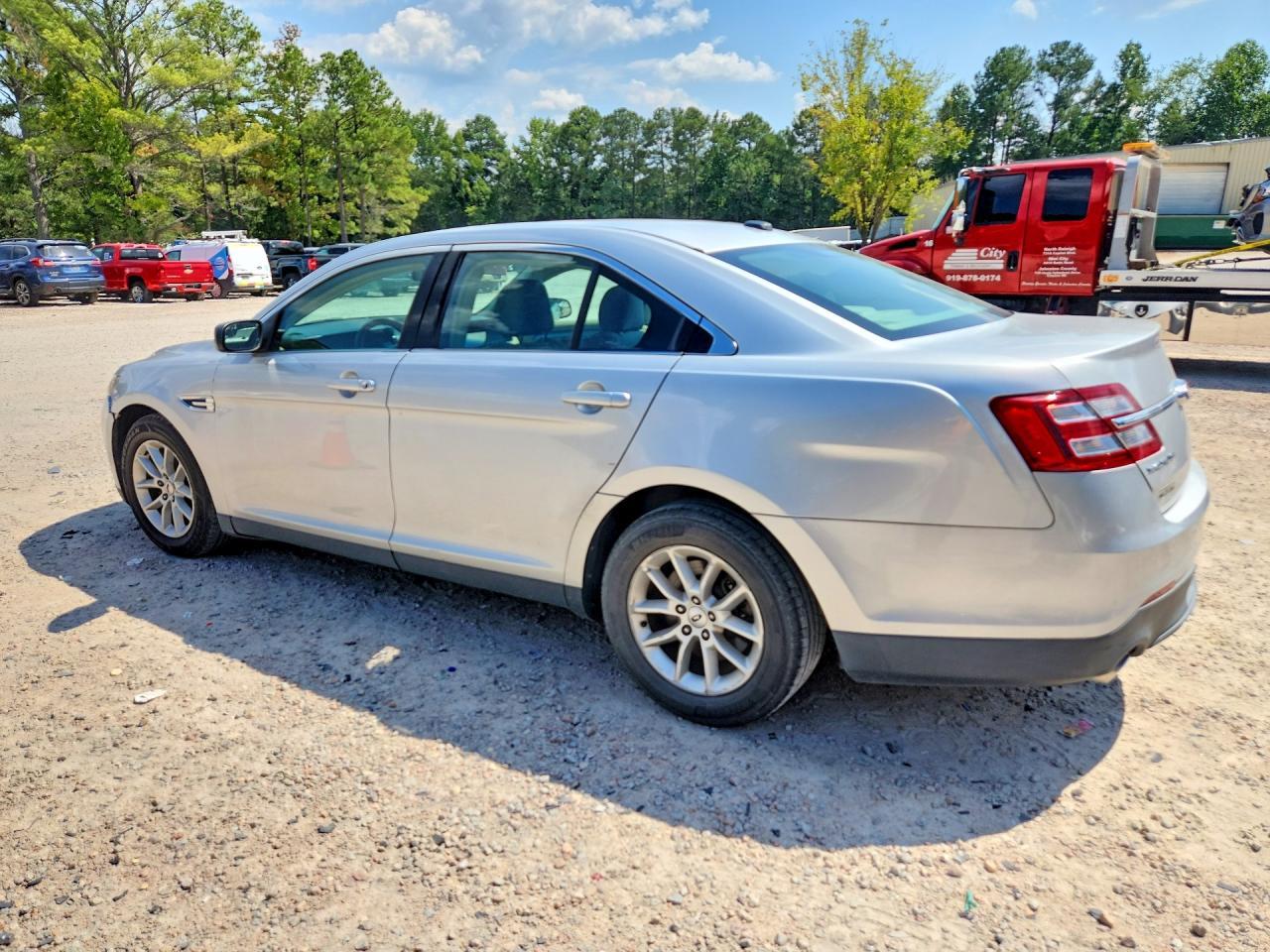 2015 Ford Taurus Se - Image 2