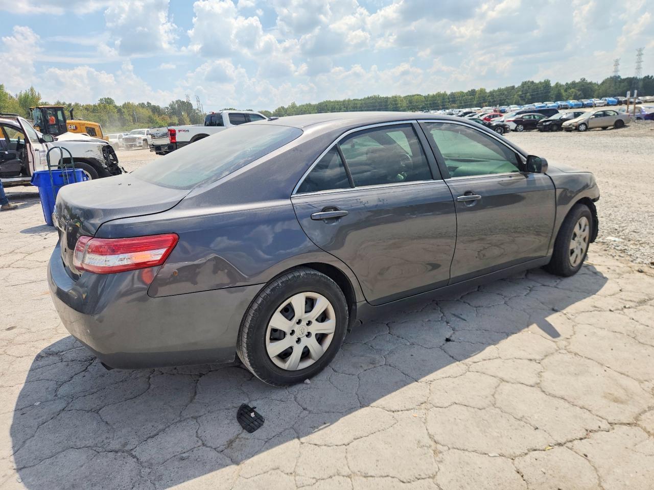2010 Toyota Camry Le - Фото 3