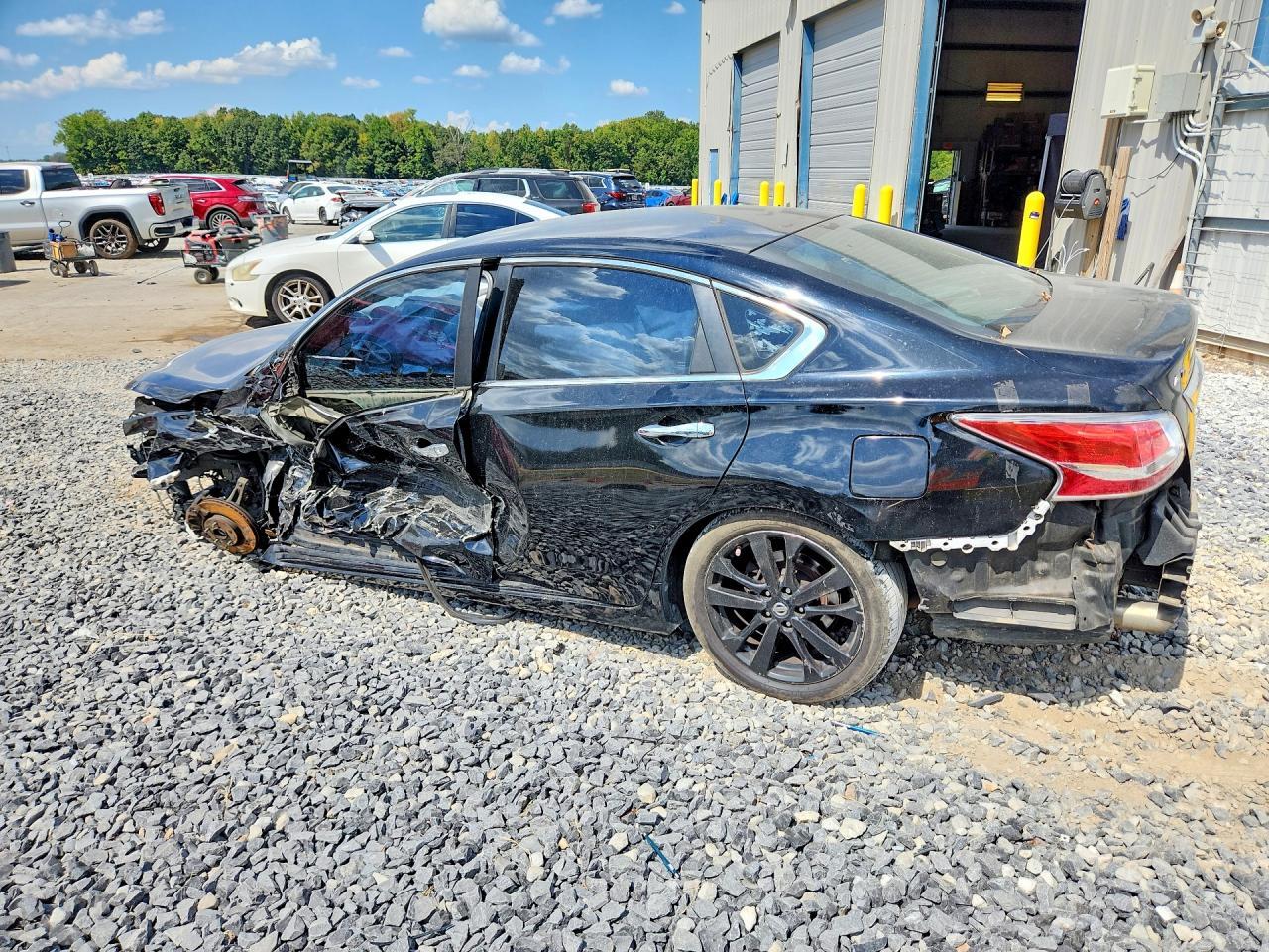 2014 Nissan Altima 2.5 S - Image 2
