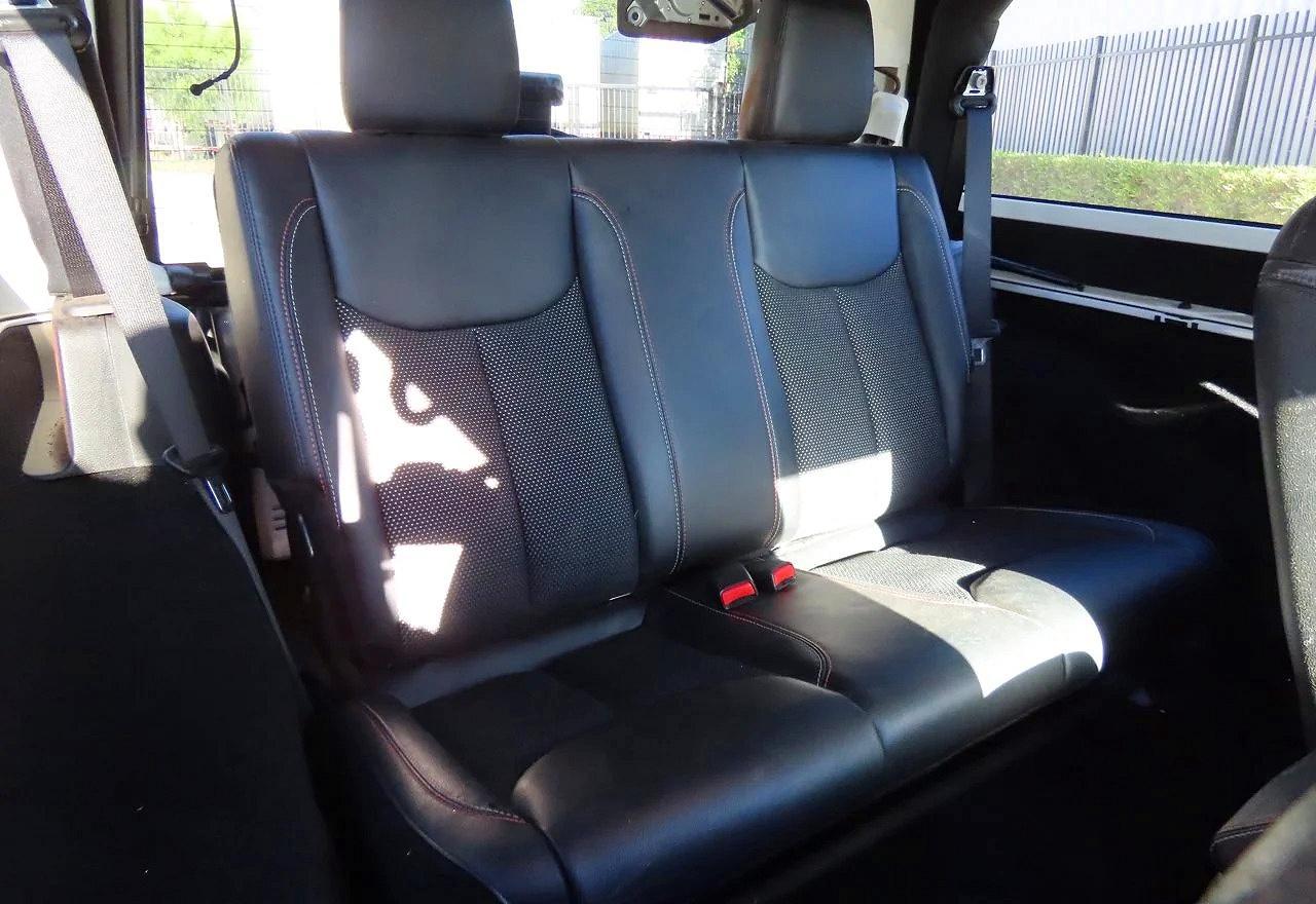2016 Jeep Wrangler Sahara - Image 6