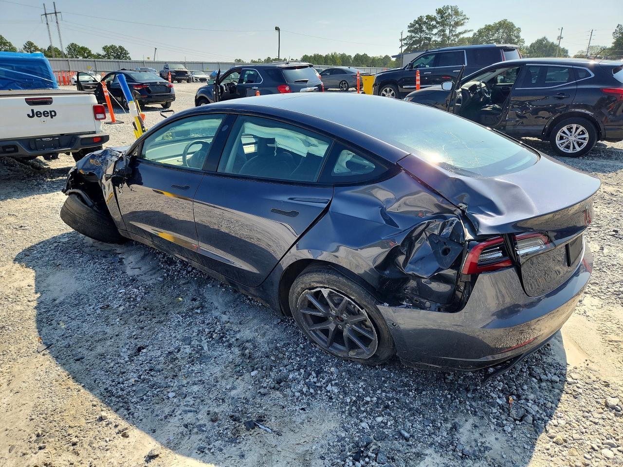 2021 Tesla Model 3 - Фото 2