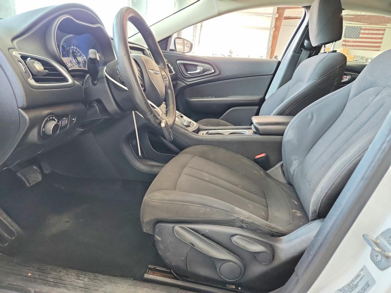 2015 Chrysler 200 Limited - Фото 7