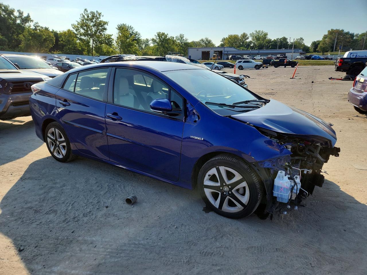 2016 Toyota Prius Three Touring - Фото 4