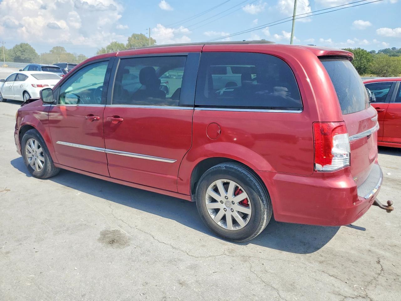 2014 Chrysler Town & Country Touring - Фото 2