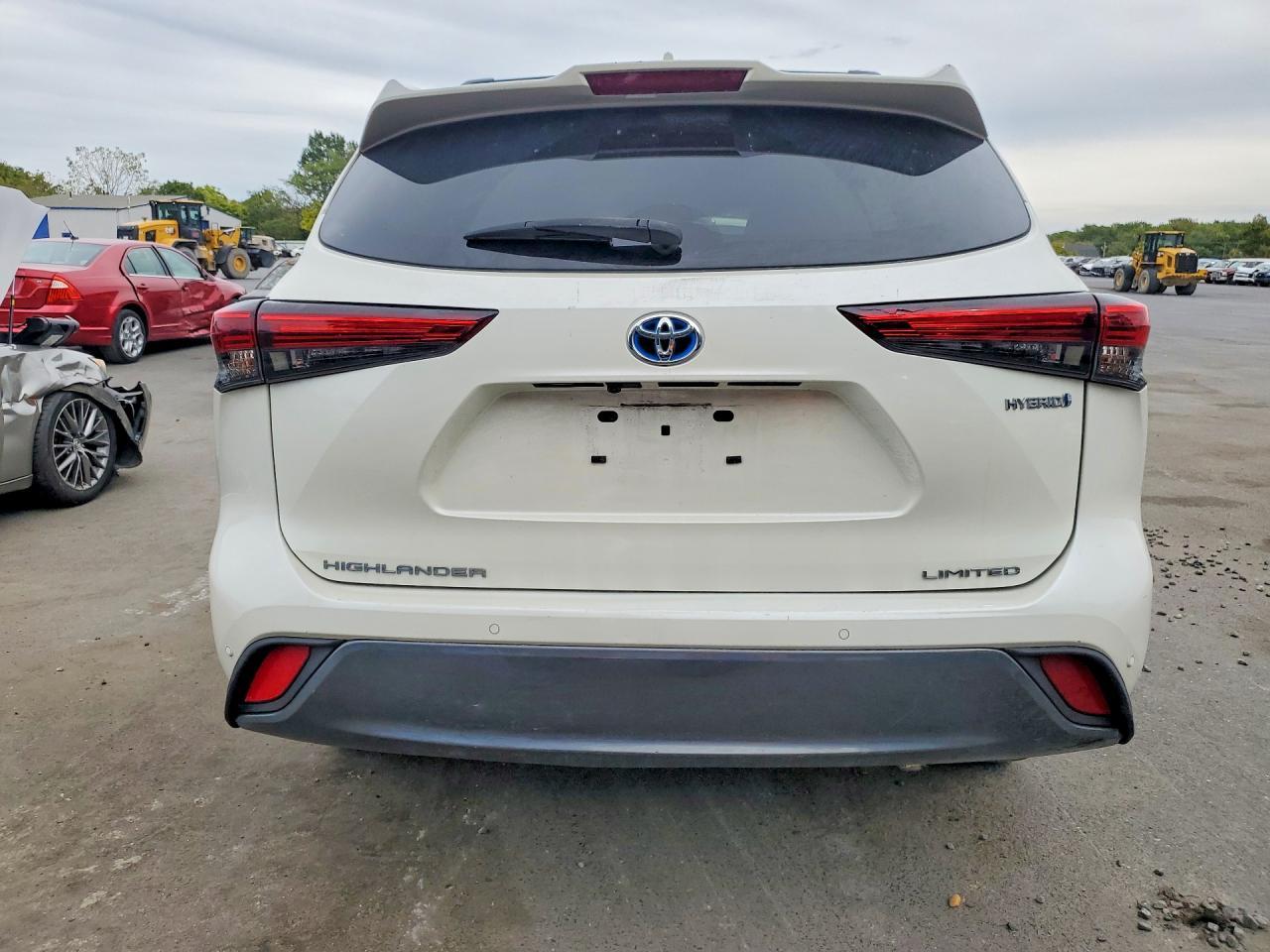 2021 Toyota Highlander Hybrid Limited - Image 6