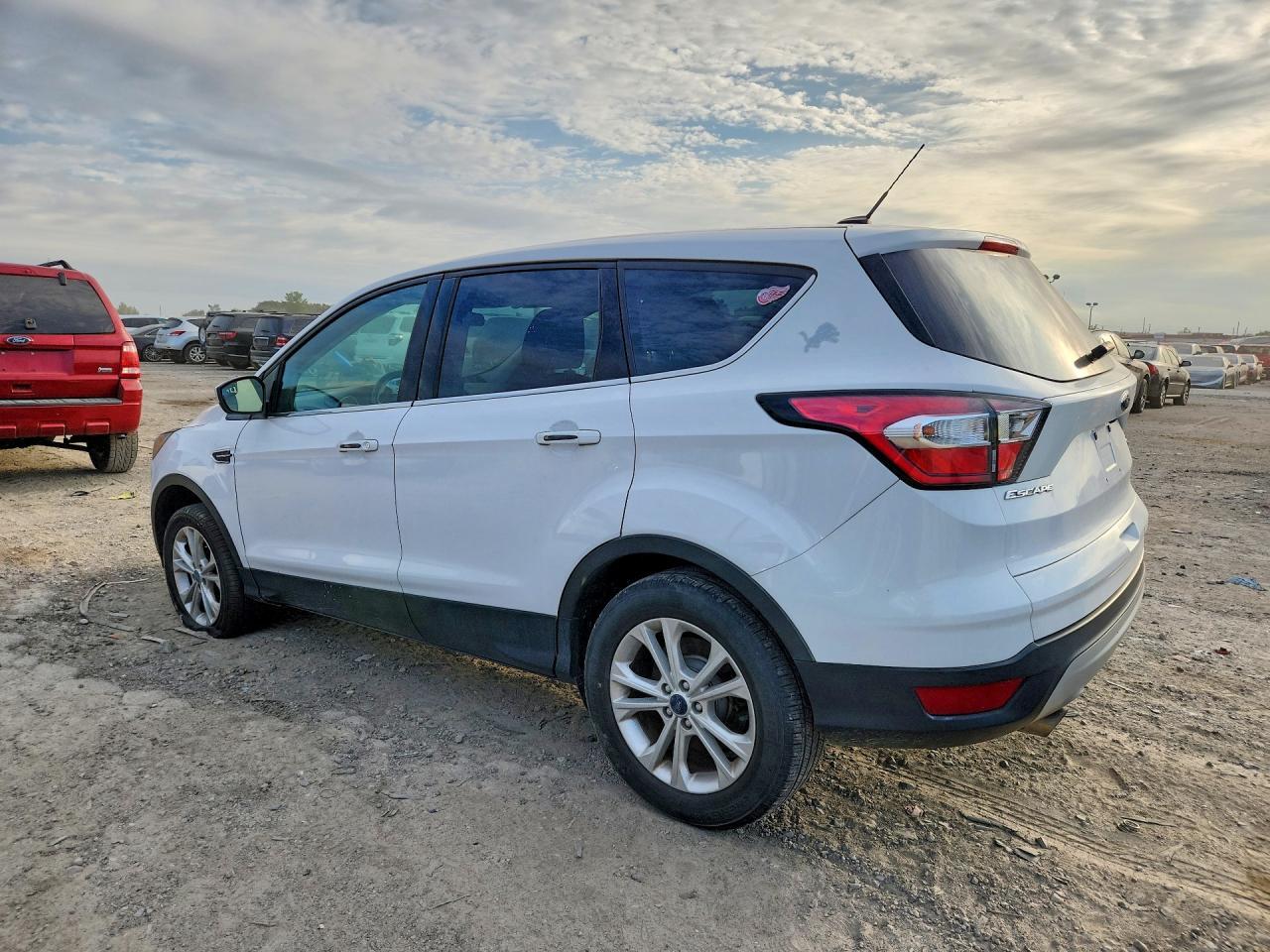 2017 Ford Escape Se - Фото 2