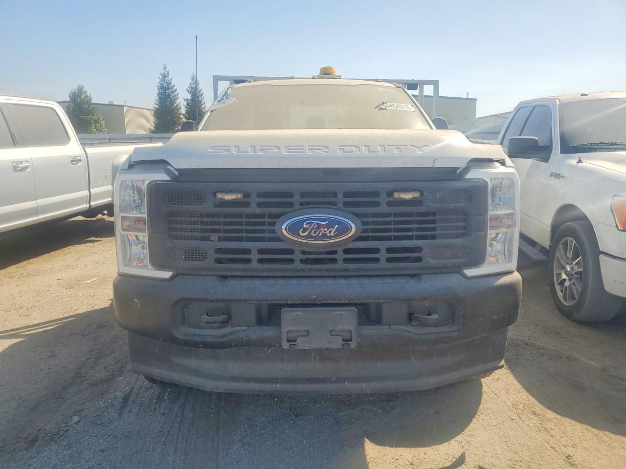 2023 Ford F350 Super Duty - Image 5