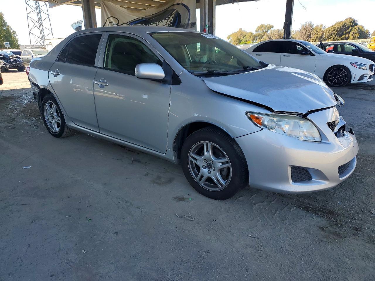 2010 Toyota Corolla Le - Фото 4