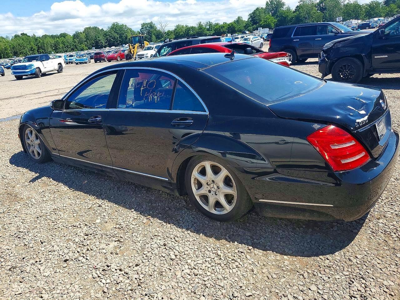 2011 Mercedes-Benz S 550 4Matic - Image 2