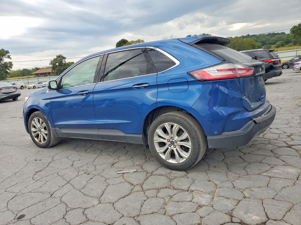 2020 Ford Edge Titanium - Image 2