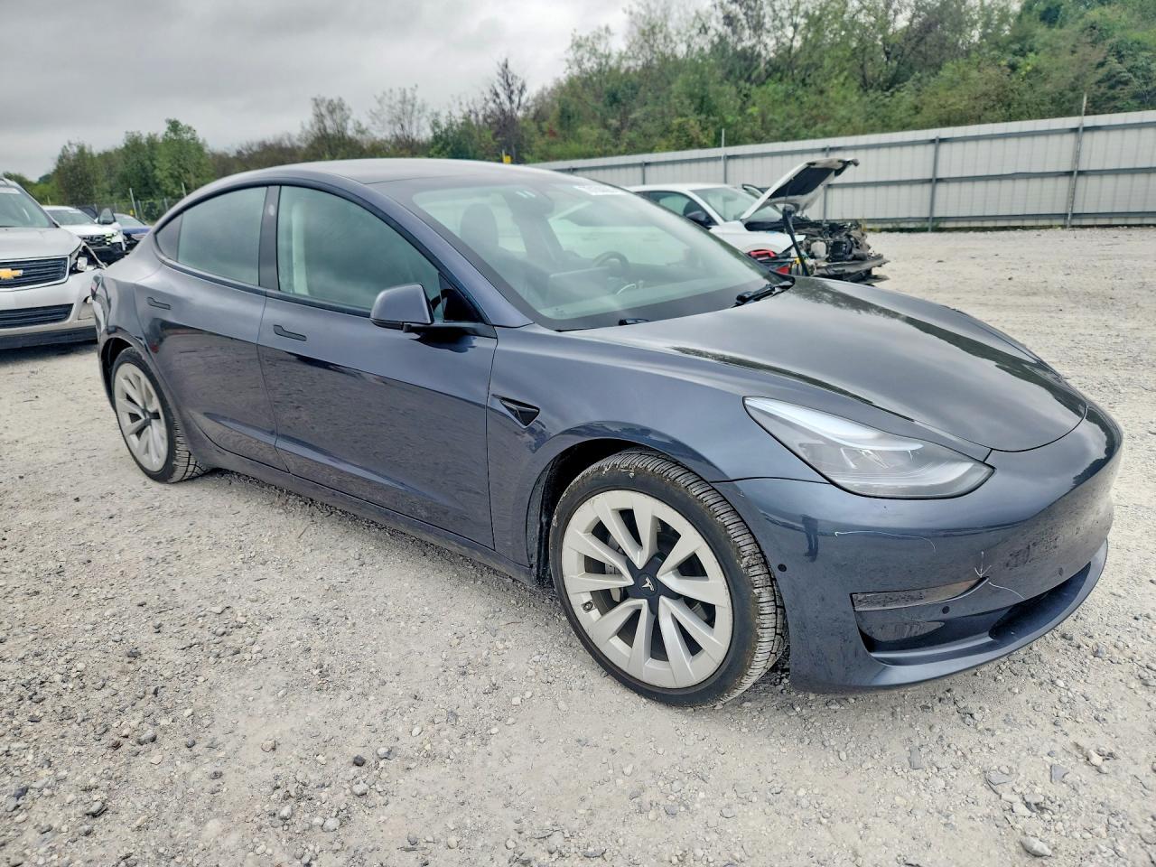 2023 Tesla Model 3 - Фото 4