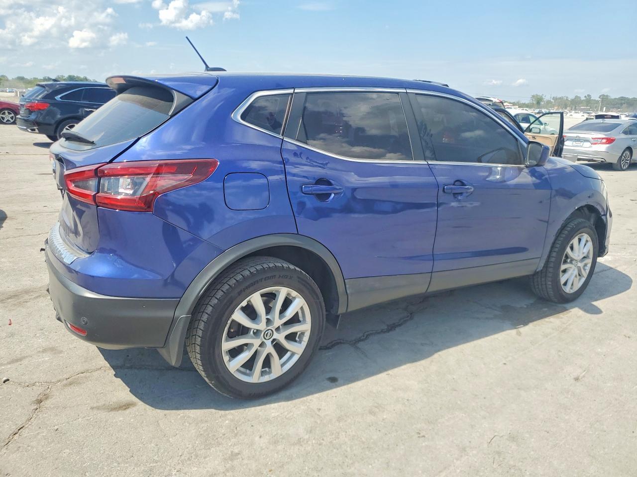 2020 Nissan Rogue Sport S - Фото 3