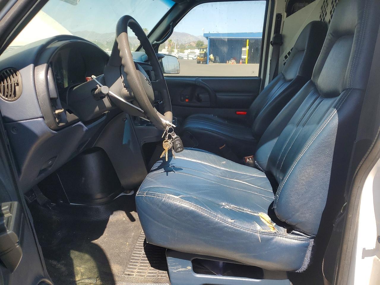 1999 Chevrolet Astro - Фото 7