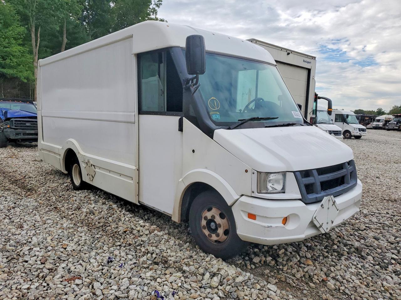 2013 Isuzu Npr Hd - Delivery Van - Фото 4