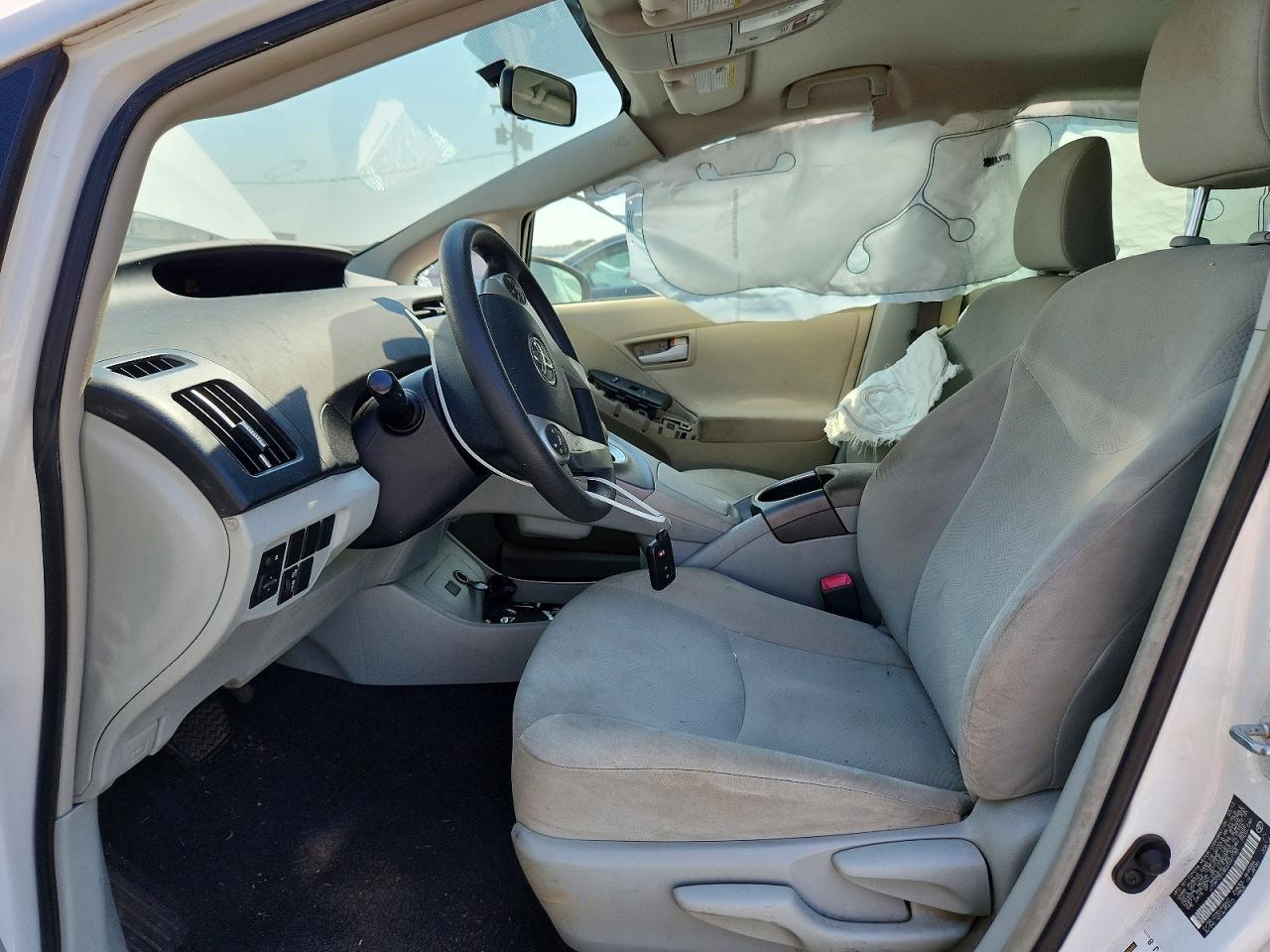 2013 Toyota Prius Two - Фото 7