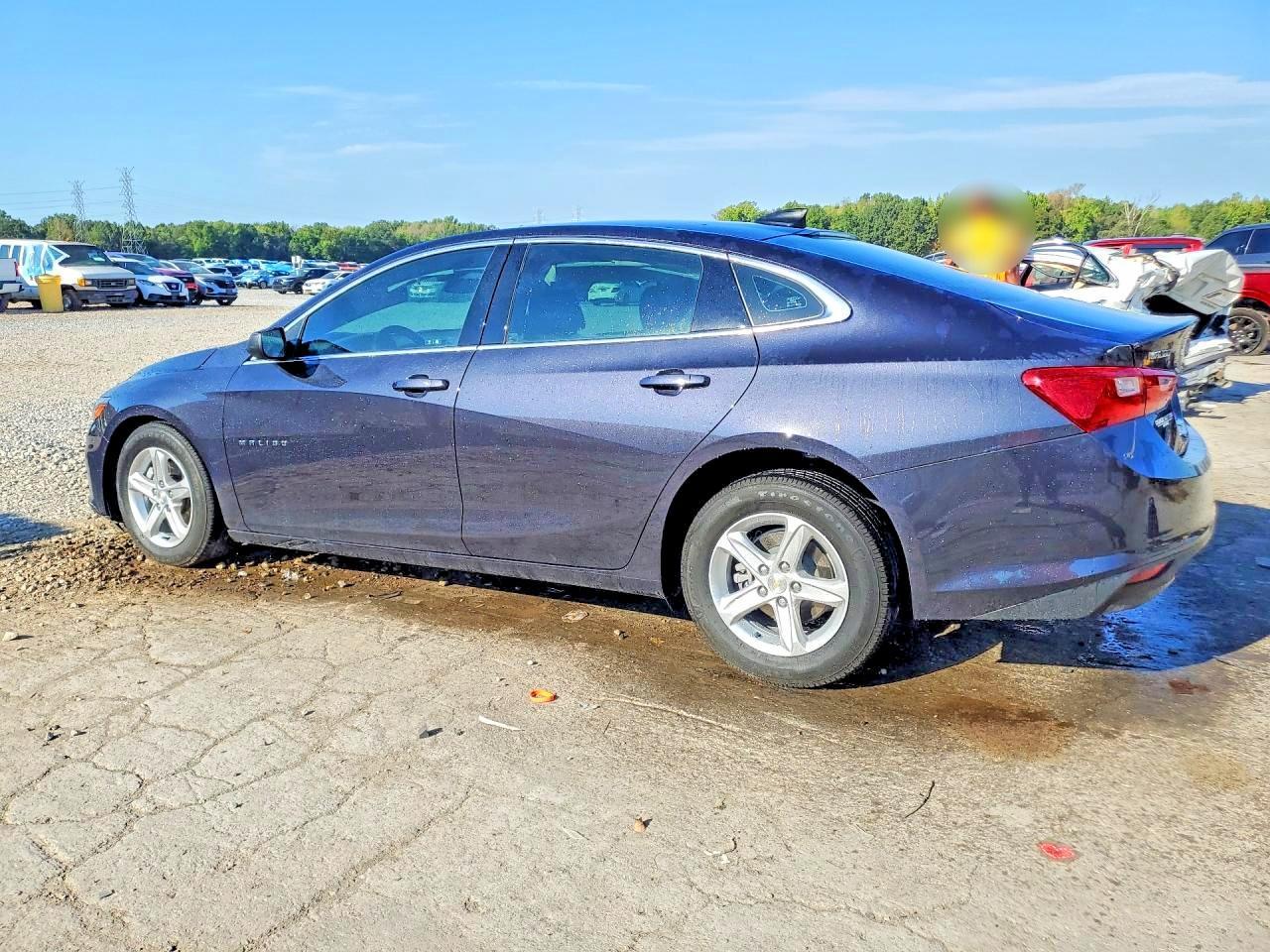 2022 Chevrolet Malibu Ls - Фото 2
