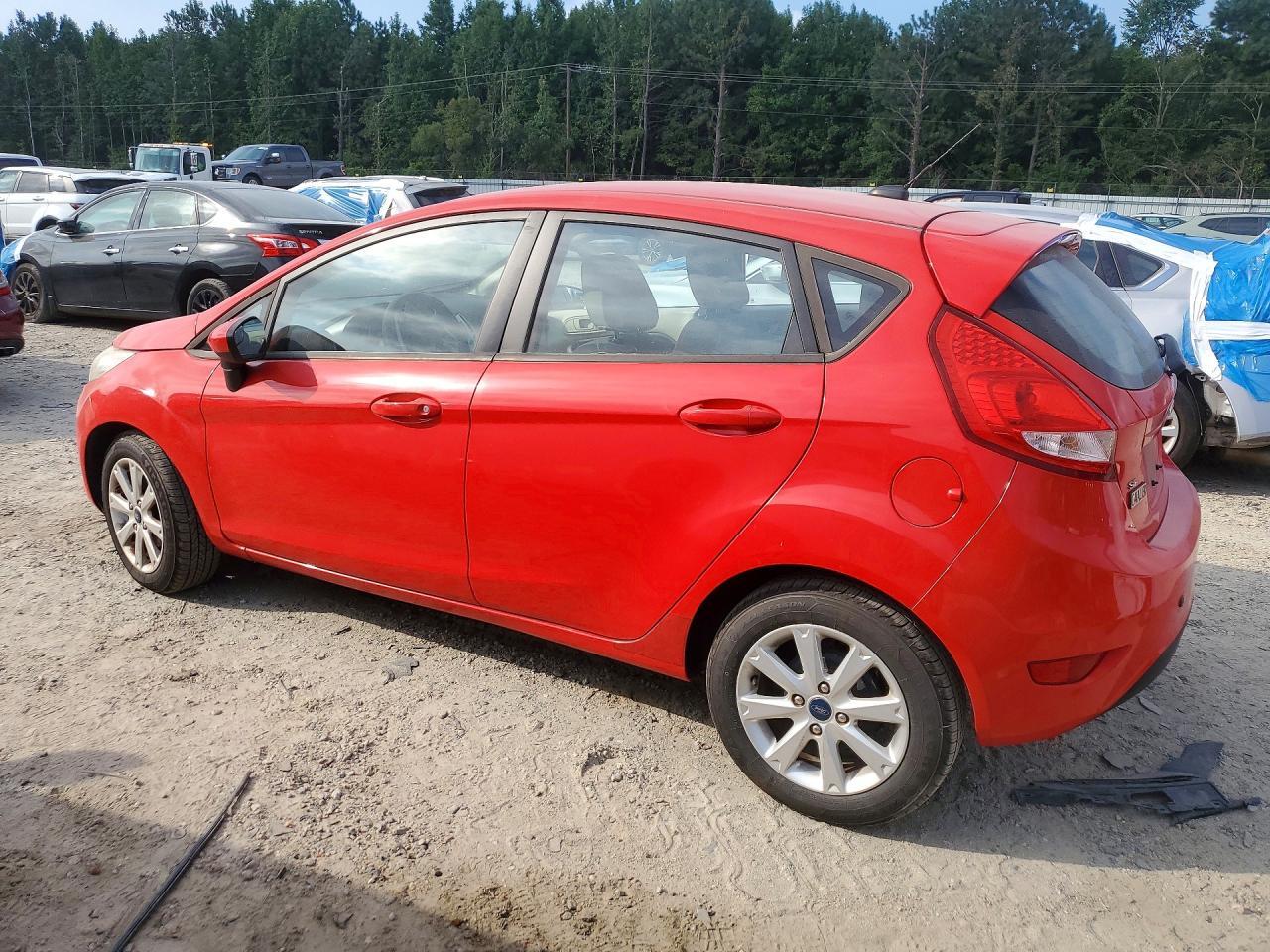 2012 Ford Fiesta Se - Image 2