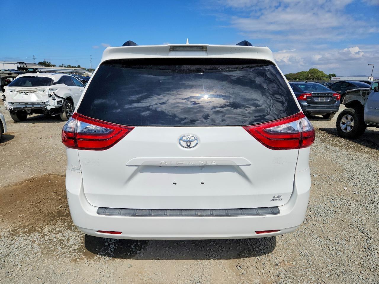 2020 Toyota Sienna E Grade - Фото 6