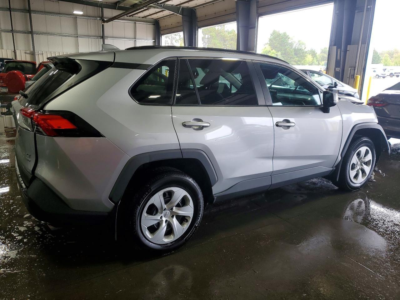 2020 Toyota Rav4 Le - Фото 3