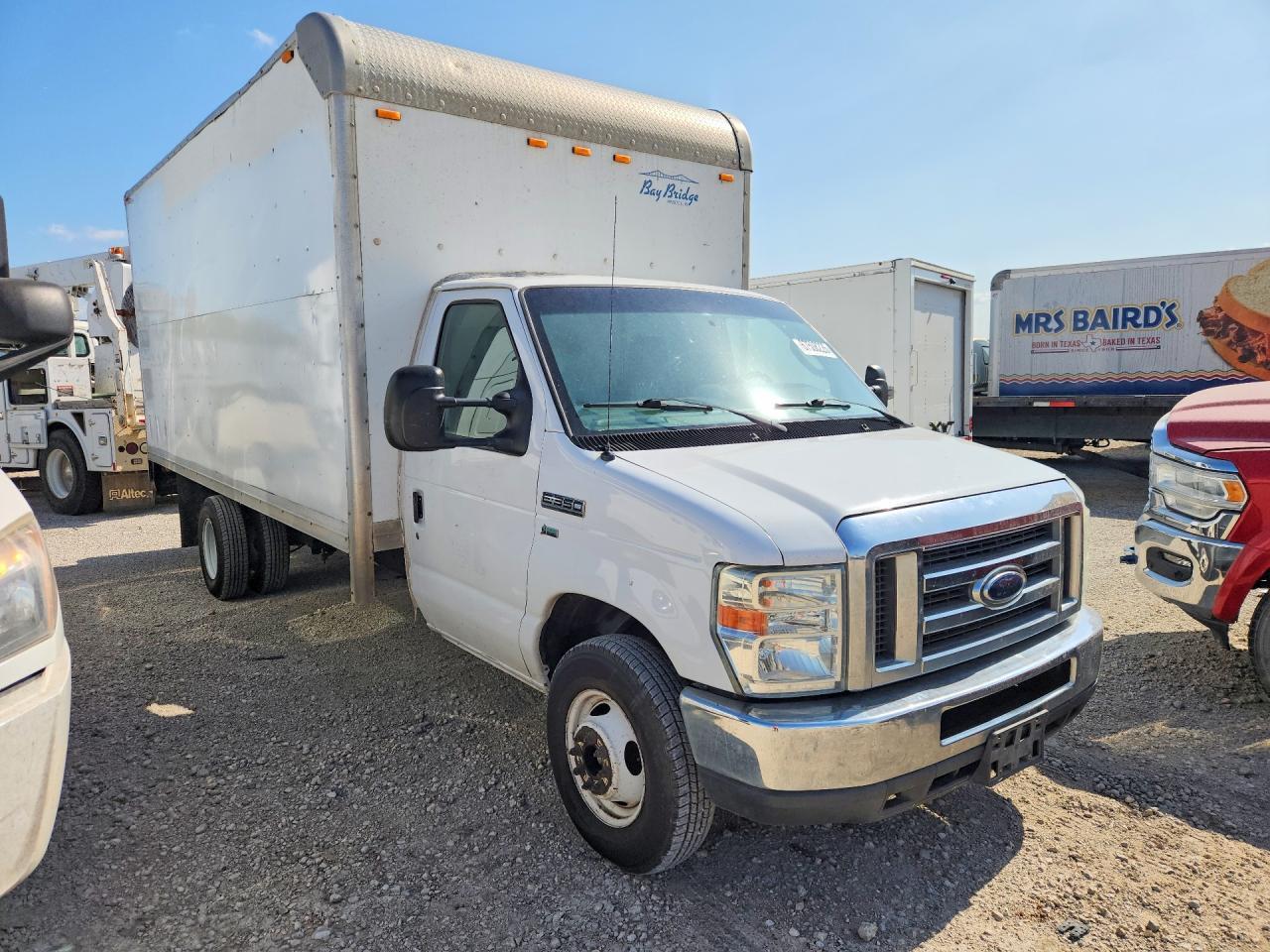 2013 Ford Econoline E350 Super Duty Cutaway Van - Фото 4