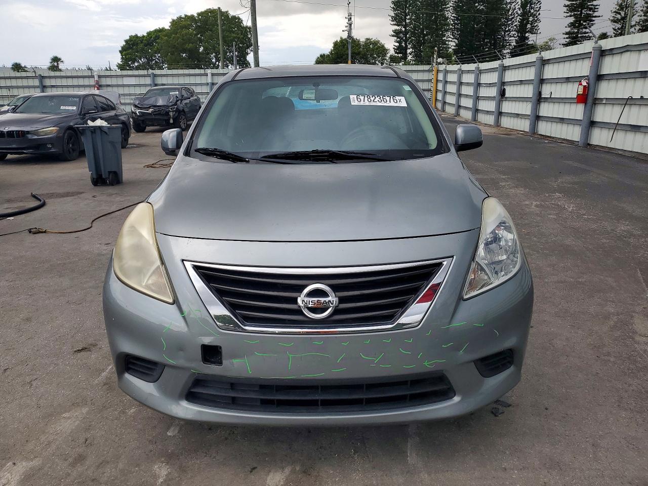 2014 Nissan Versa 1.6 S - Image 5