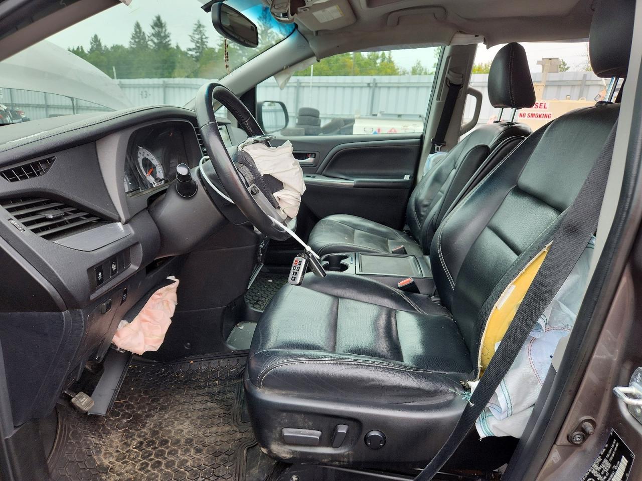 2017 Toyota Sienna Se - Фото 7