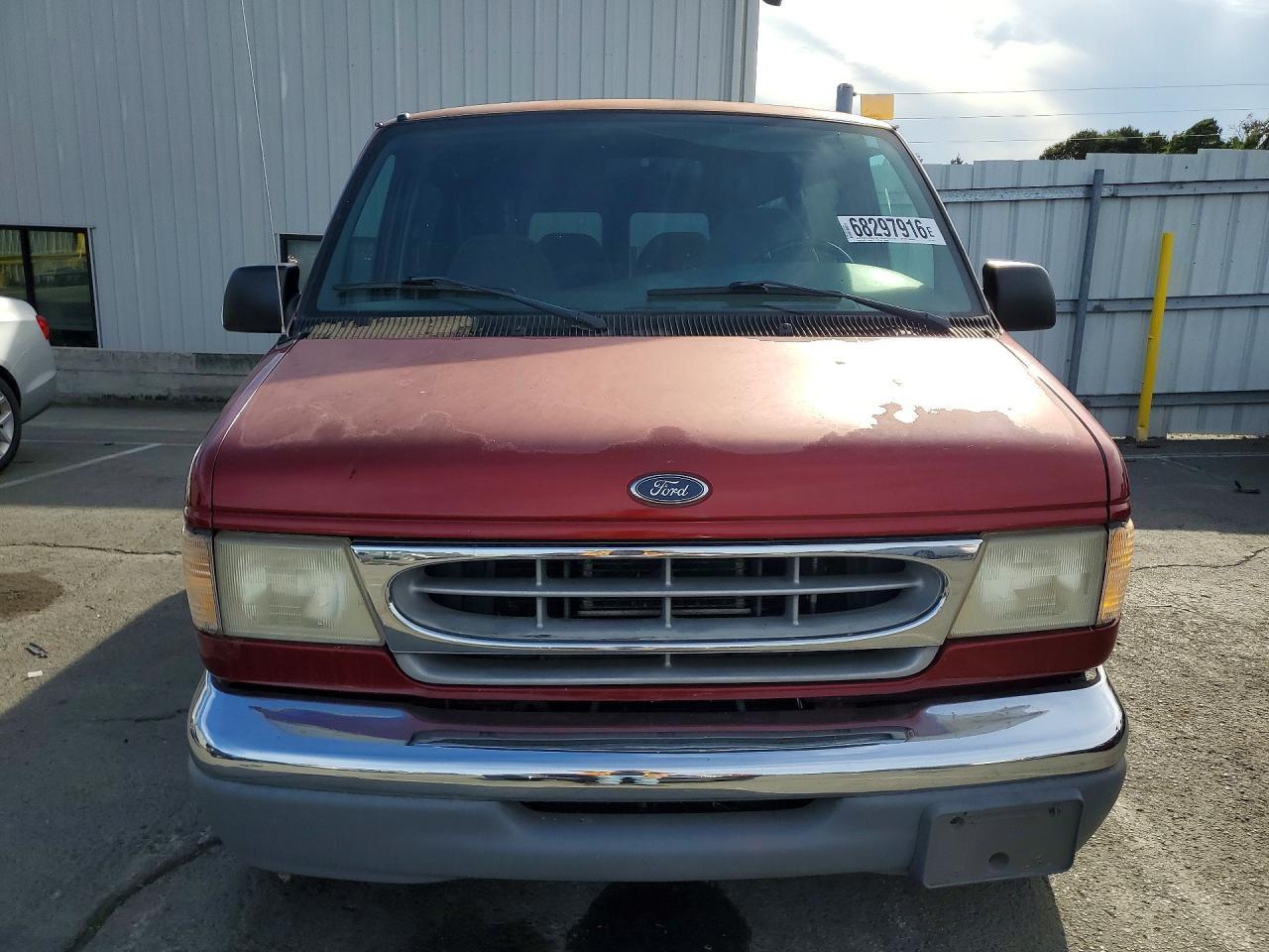 2000 Ford Econoline E150 Wagon - Фото 5