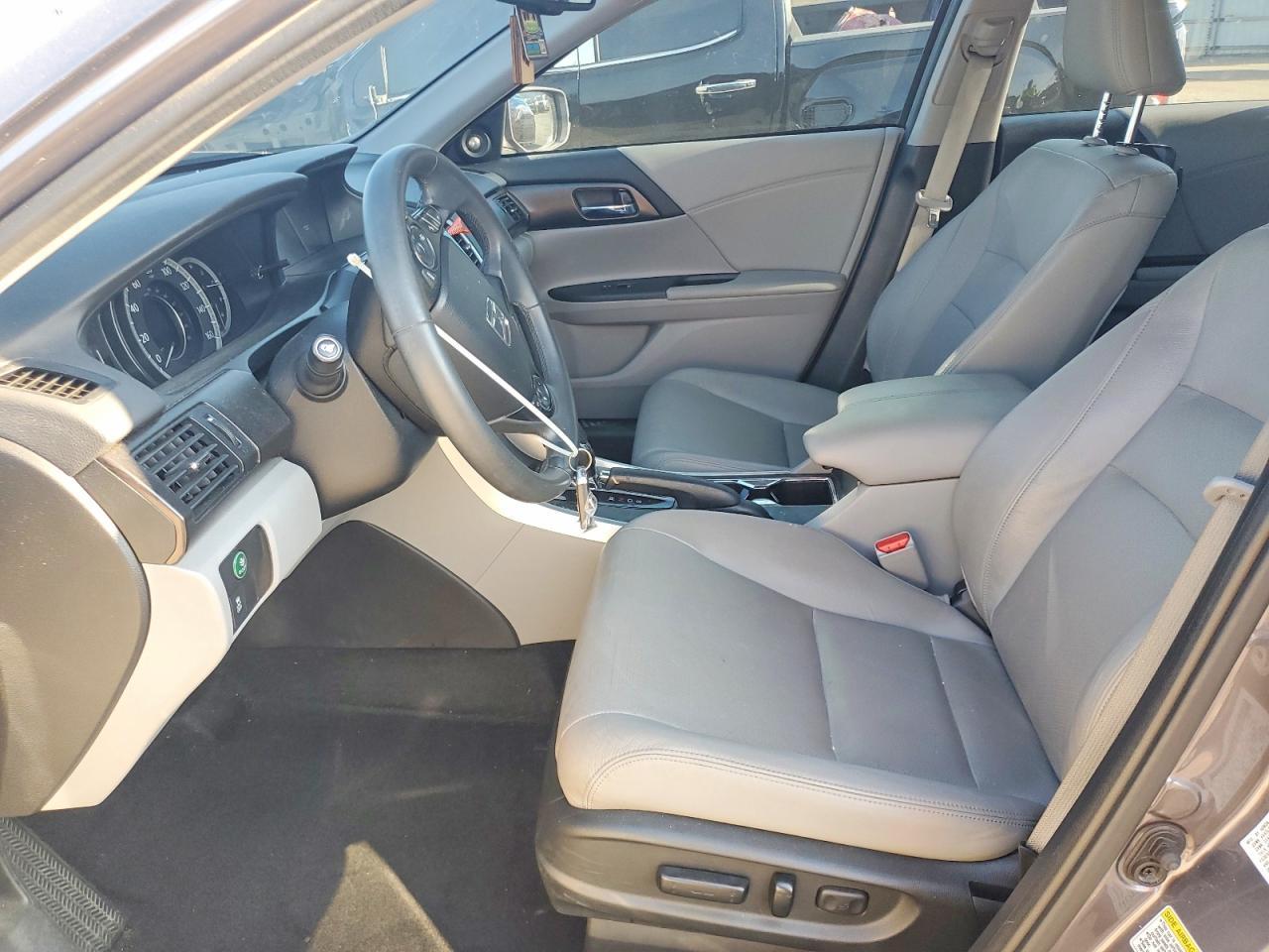 2015 Honda Accord Touring - Image 7