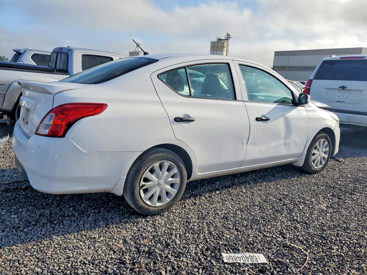 2019 Nissan Versa S Plus - Фото 3