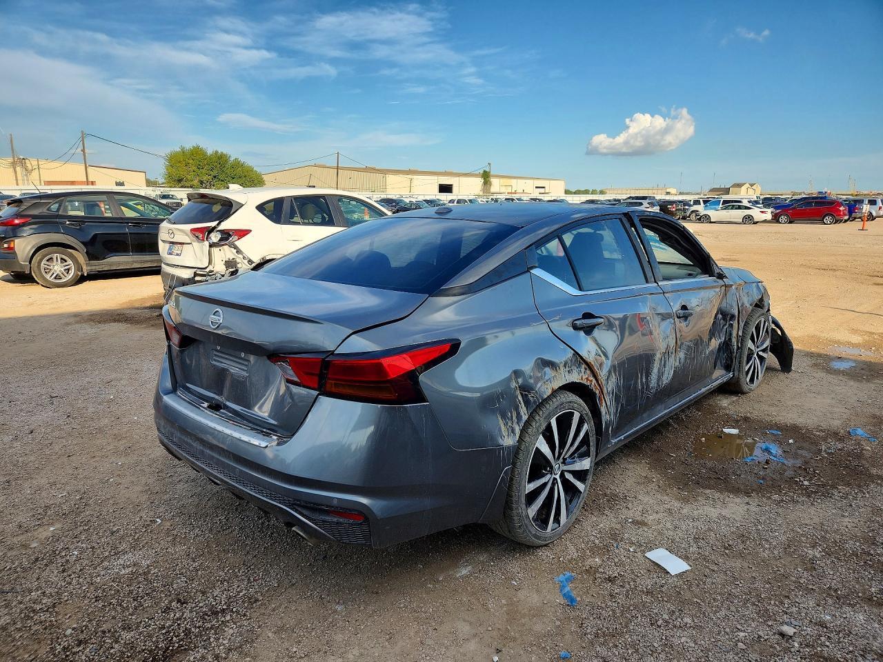 2021 Nissan Altima Sr - Фото 3