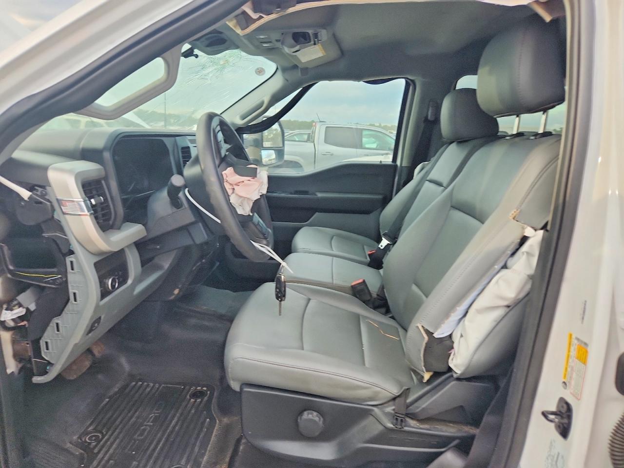 2026 Ford F250 Super Duty - Фото 7