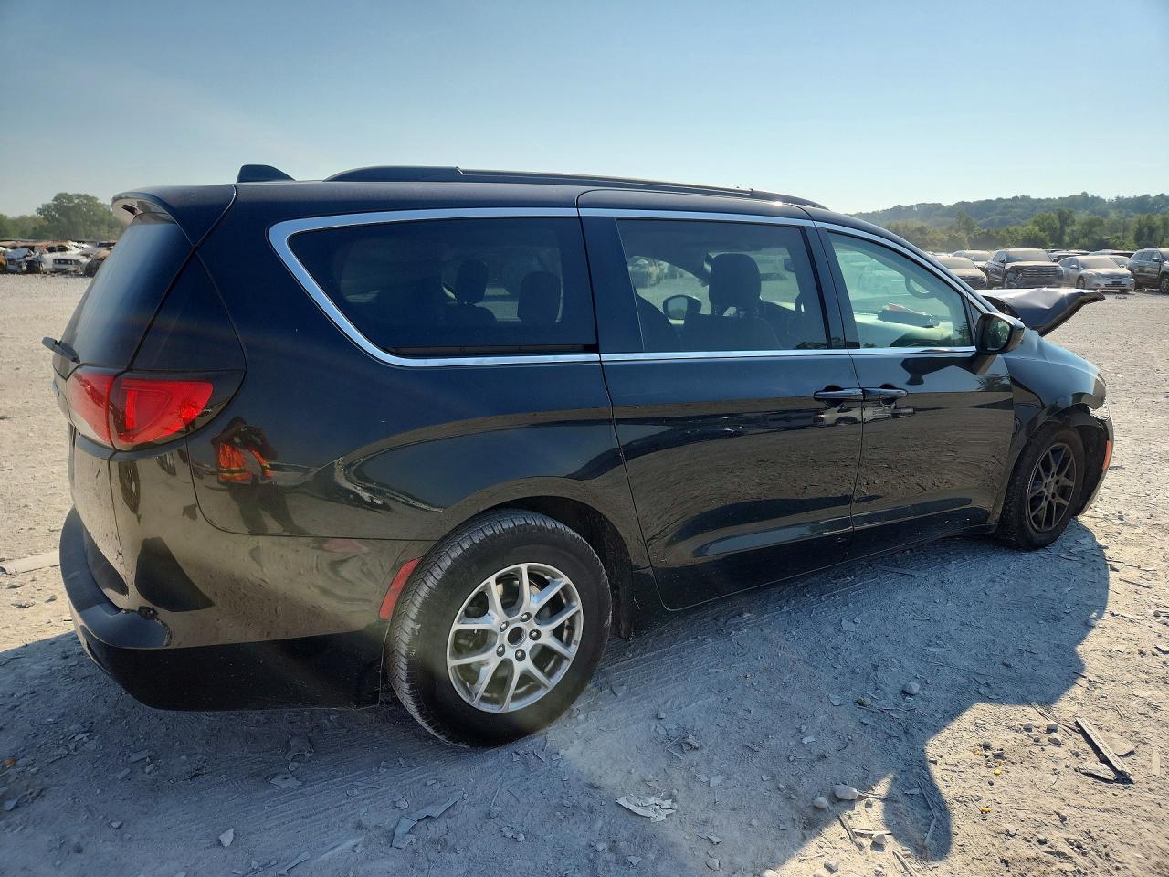 2021 Chrysler Voyager Lxi - Image 3