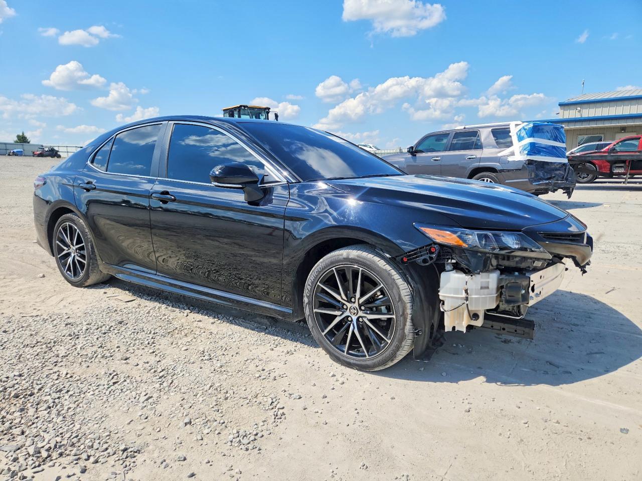 2021 Toyota Camry Se - Фото 4