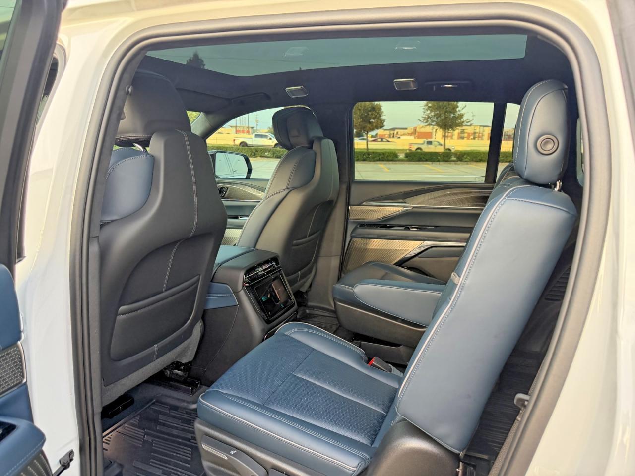 2025 Cadillac Escalade Iq Sport-2 - Image 6