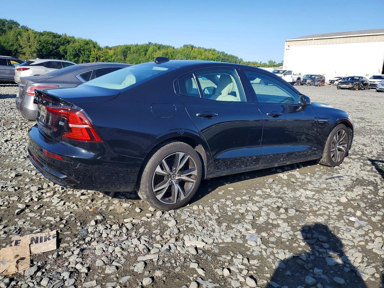 2025 Volvo S60 Core - Фото 3