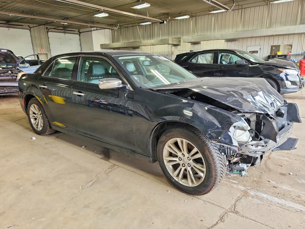 2017 Chrysler 300C - Image 4
