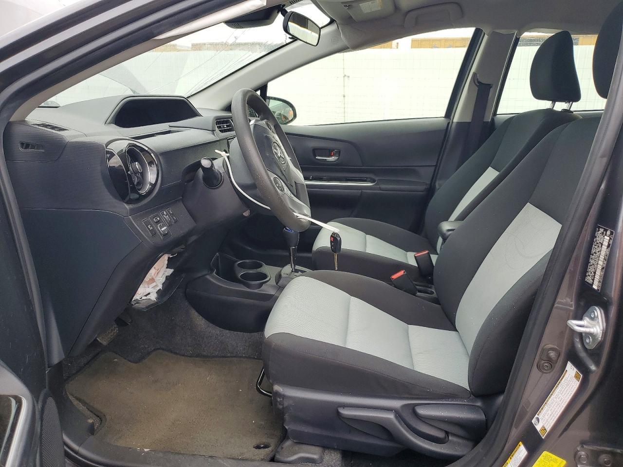 2017 Toyota Prius C Two - Фото 7