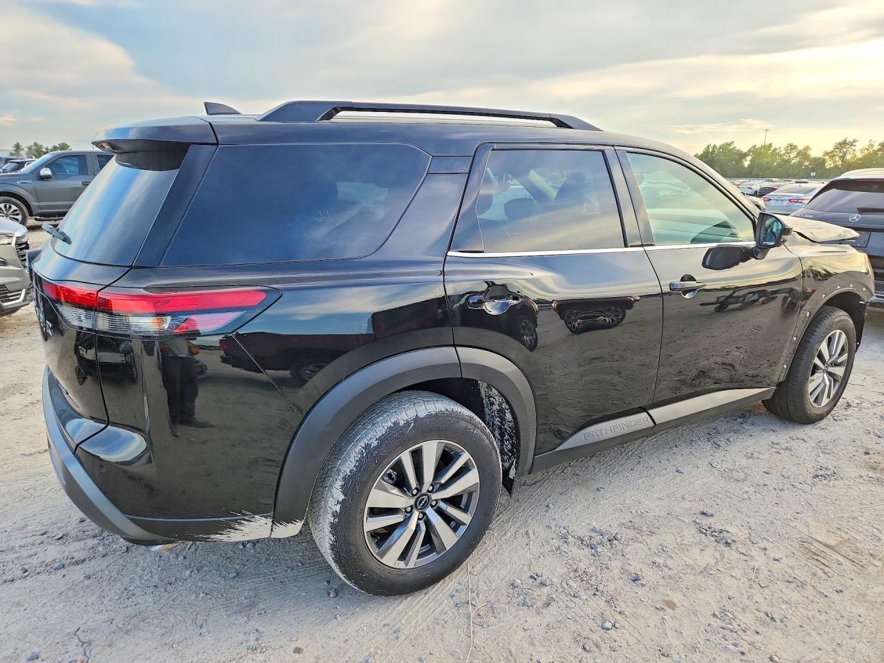 2026 Nissan Pathfinder Sl - Фото 3