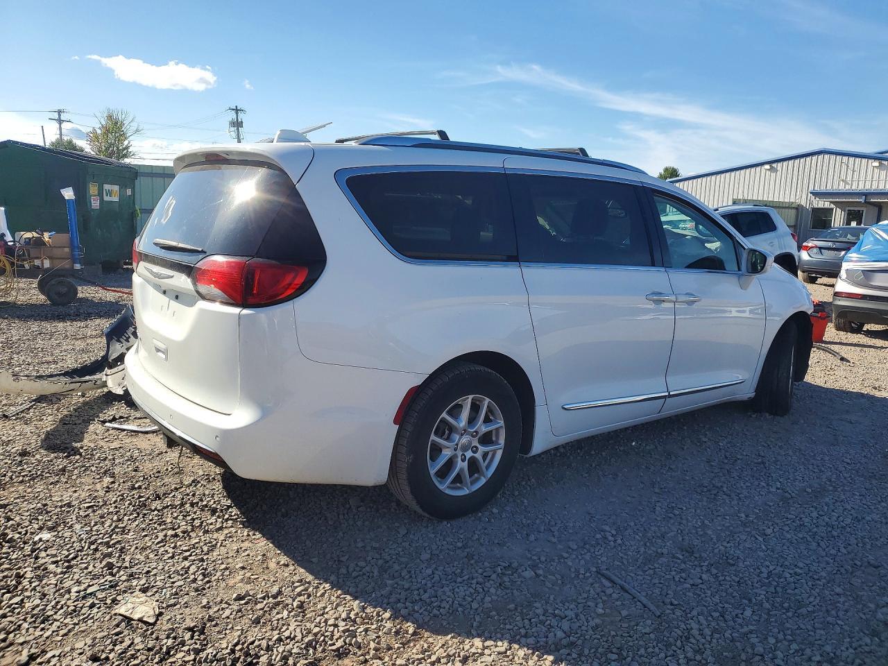 2020 Chrysler Pacifica Touring L - Image 3