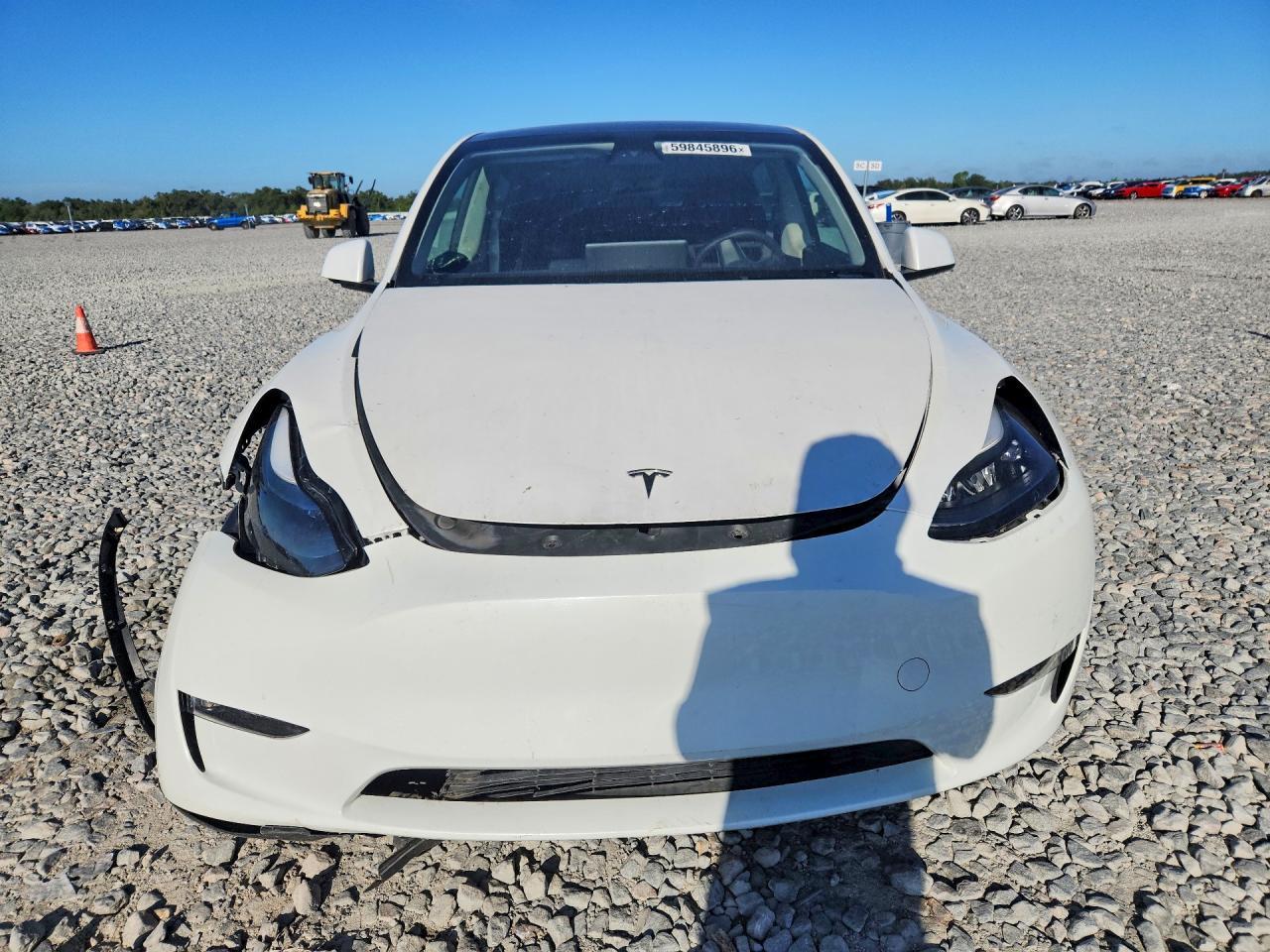 2025 Tesla Model Y - Фото 5