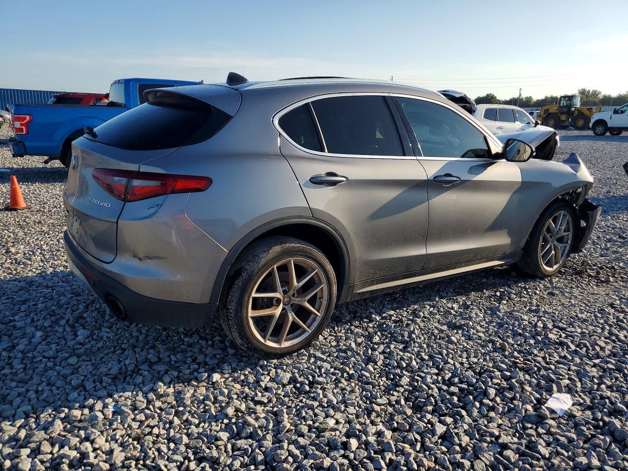 2018 Alfa Romeo Stelvio Ti - Image 3