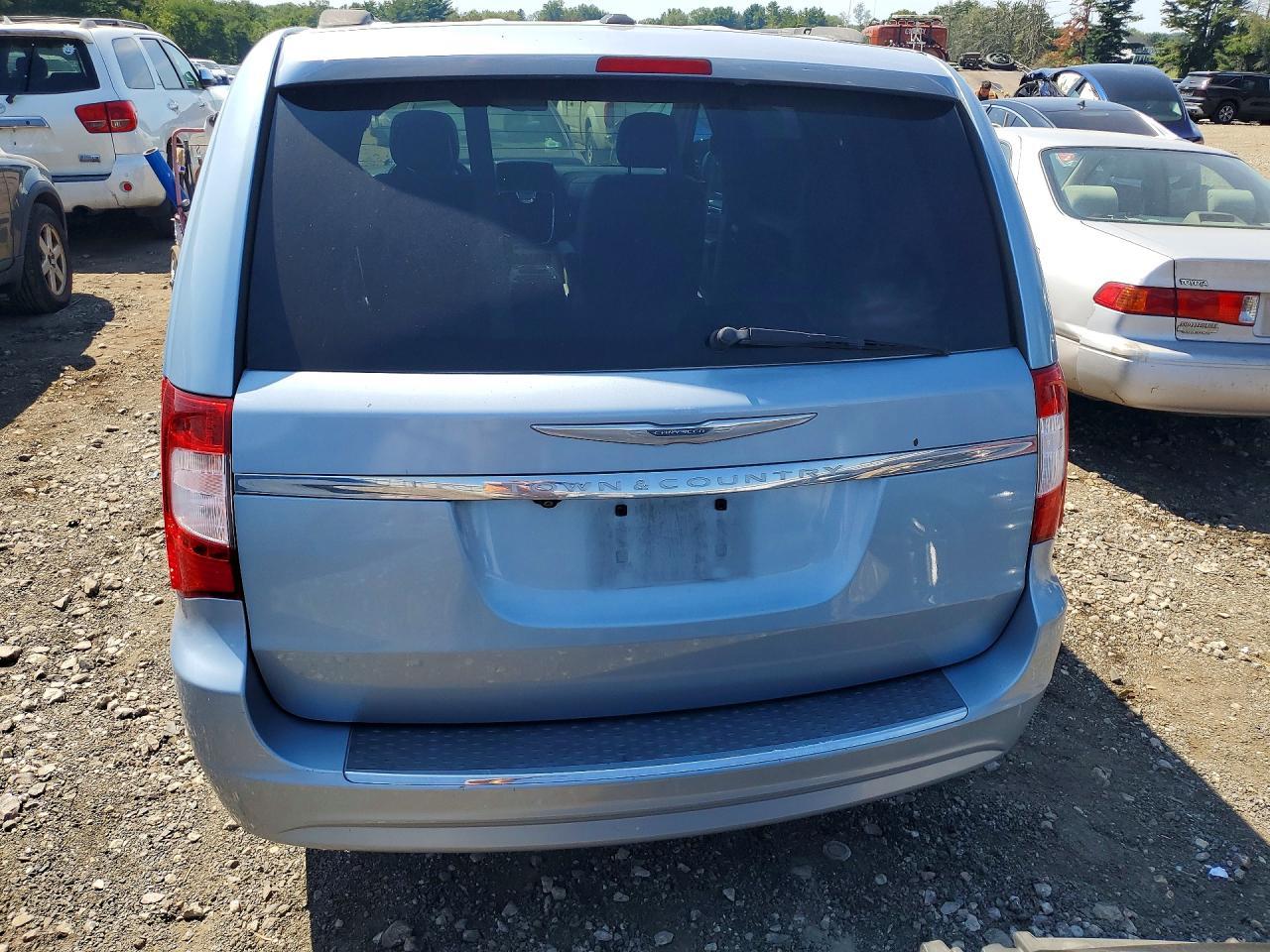 2013 Chrysler Town & Country Touring - Фото 6