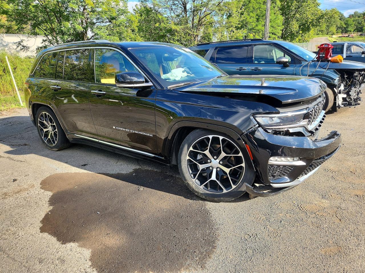 2023 Jeep Grand Cherokee Summit 4Xe - Image 4