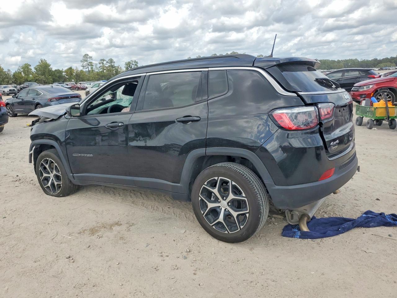 2024 Jeep Compass Latitude - Image 2