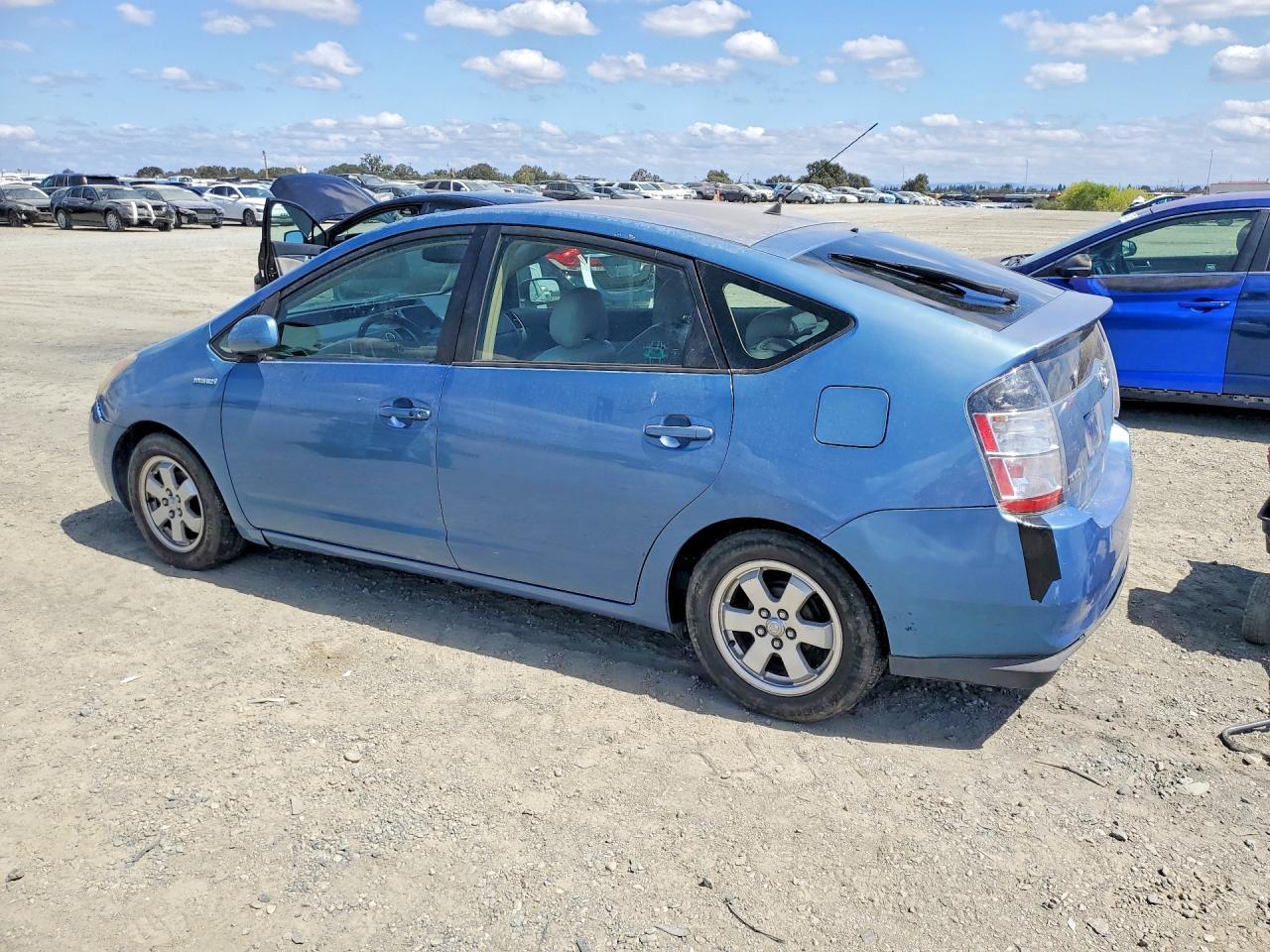 2005 Toyota Prius Base - Image 2